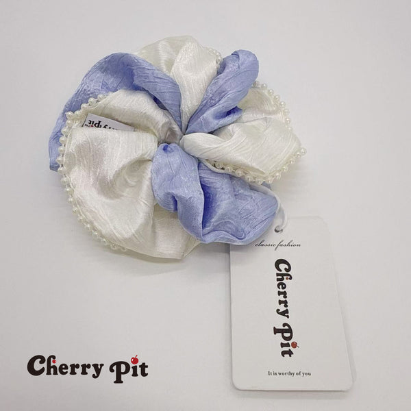 Bicolor scunchie with pearls trim