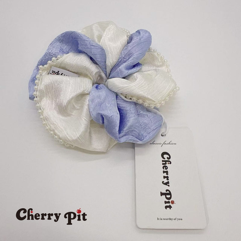Bicolor scunchie with pearls trim