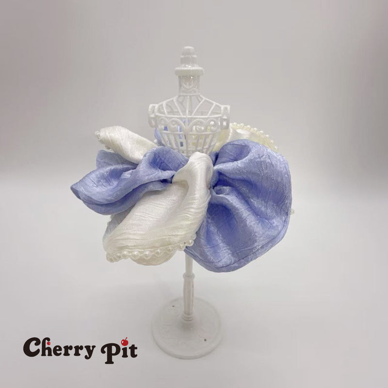 Bicolor scunchie with pearls trim